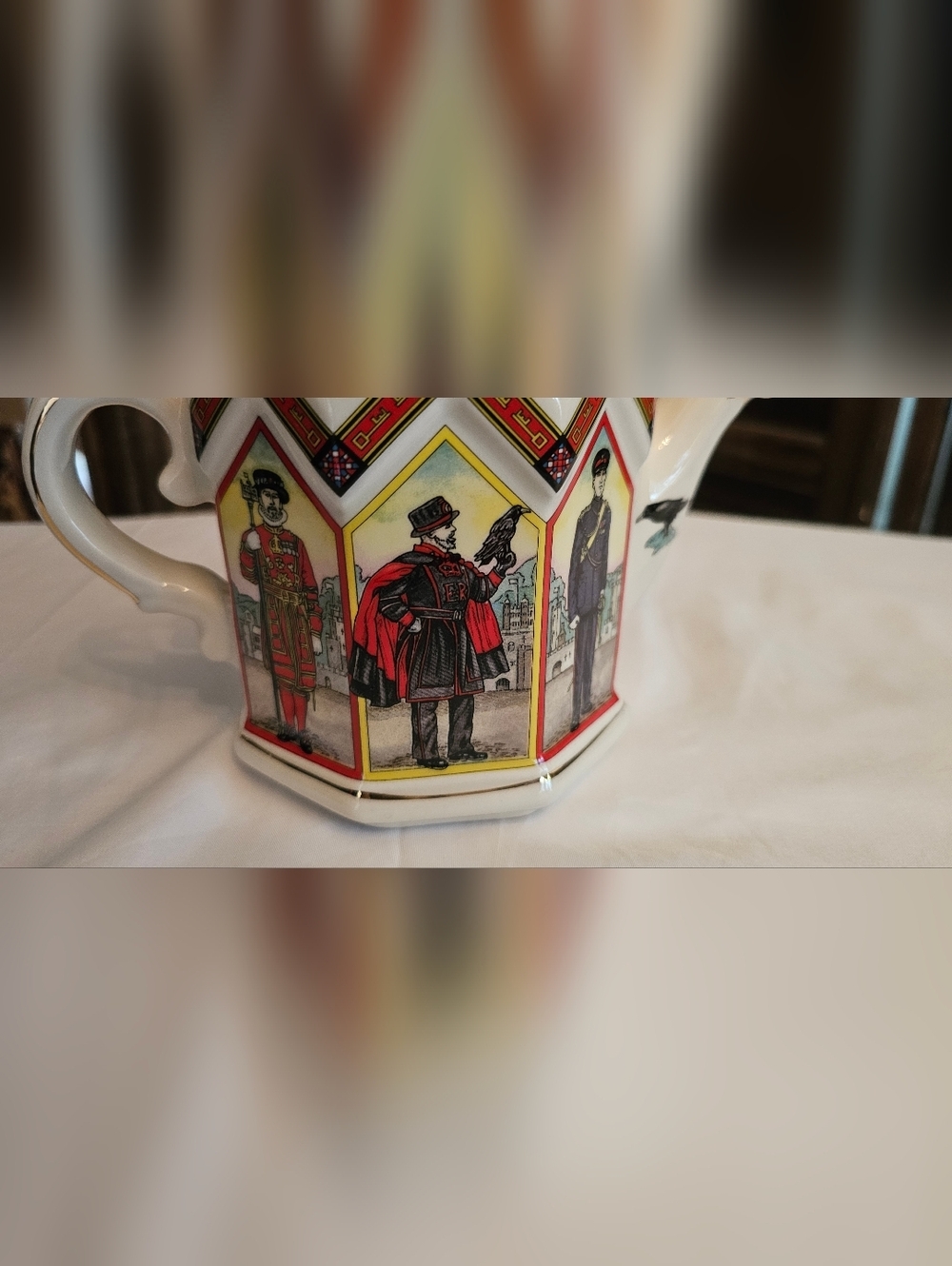Vintage 80s James Sadler Tower of London Teapot Personnel of the Tower - Picture 10 of 13
